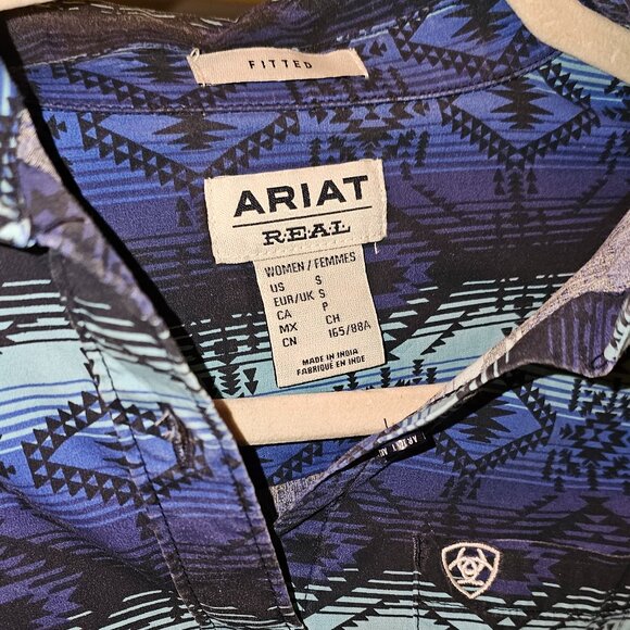 Ariat REAL Women’s Button-Down Shirt – Size Small – Icy Aztec Print - Picture 1 of 3